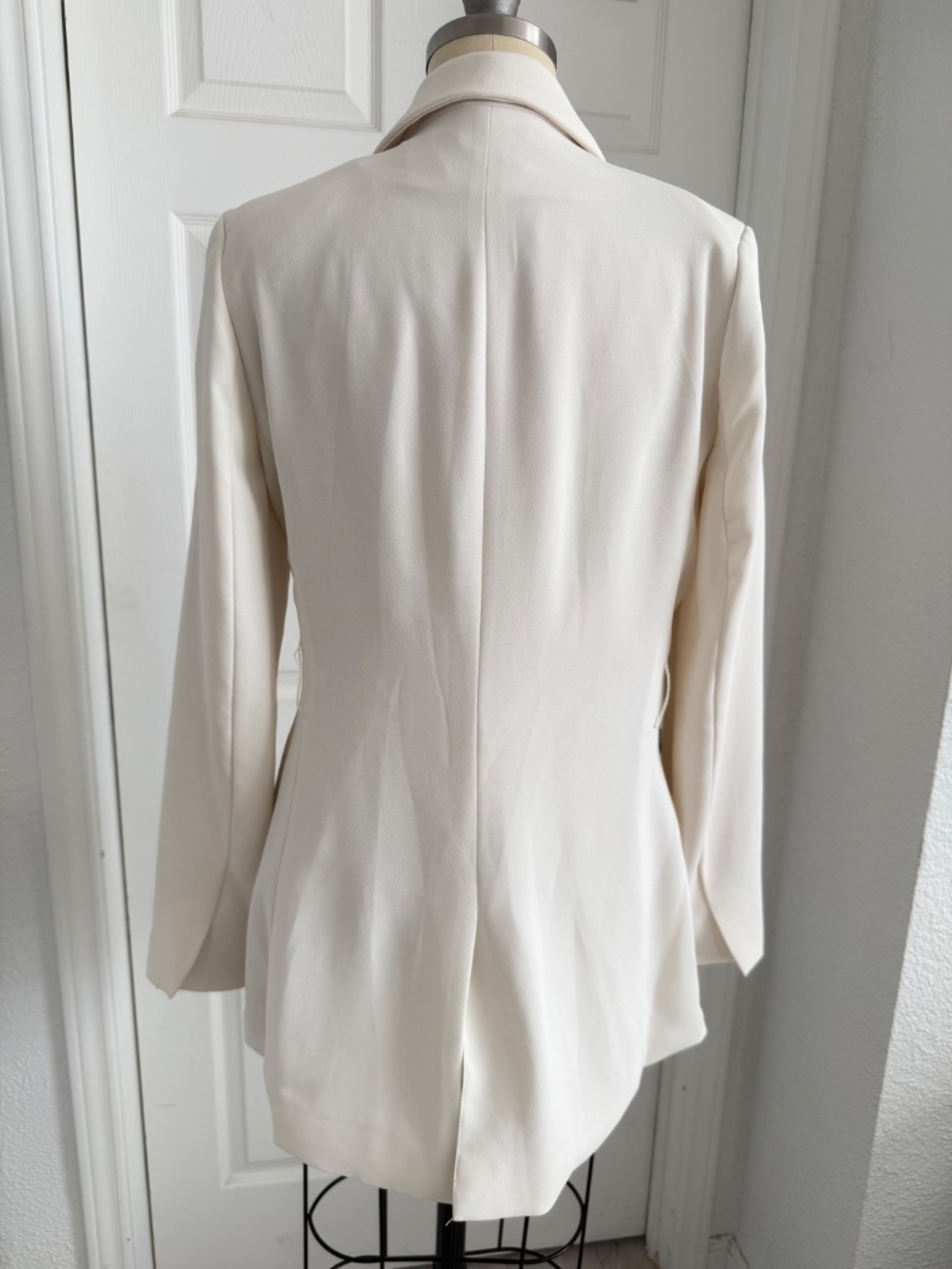 H&M Off-White Tie Waist Blazer - Picture 4 of 11